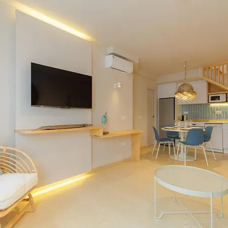 2 Delux Bedrooms Central&pool&beach Апартаменты *