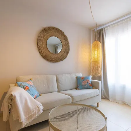 2 Delux Bedrooms Central&pool&beach *