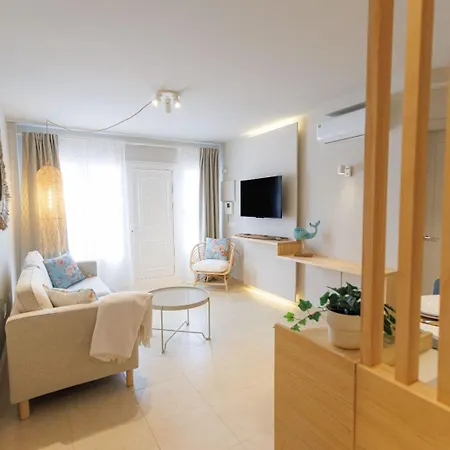 2 Delux Bedrooms Central&pool&beach Daire